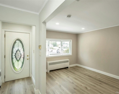 83 Knickerbocker Road - Photo Thumbnail 3