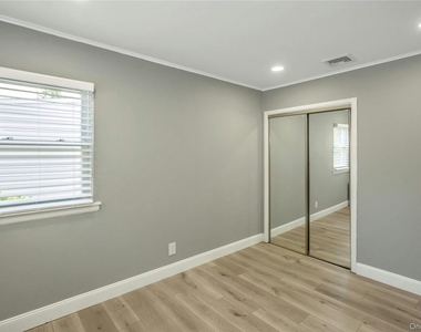 83 Knickerbocker Road - Photo Thumbnail 13