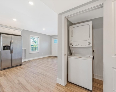 134 Ralph Avenue - Photo Thumbnail 5