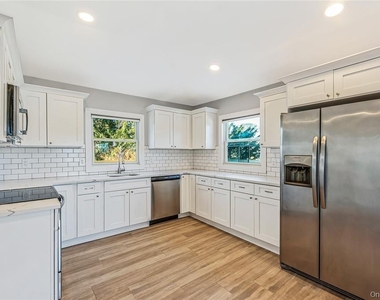 134 Ralph Avenue - Photo Thumbnail 1