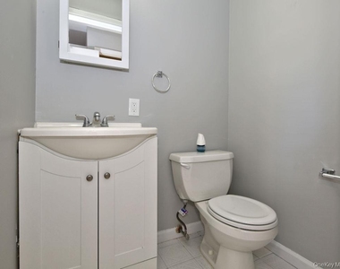 33 Summit Avenue - Photo Thumbnail 9