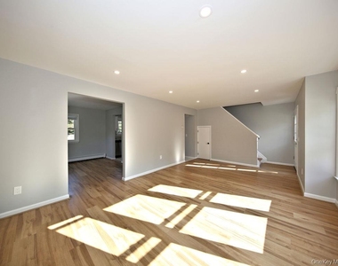 33 Summit Avenue - Photo Thumbnail 4