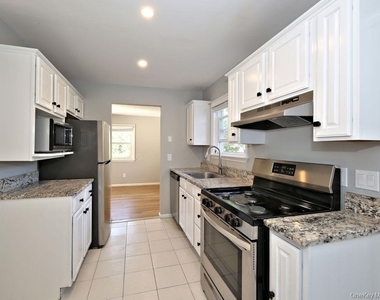 33 Summit Avenue - Photo Thumbnail 3