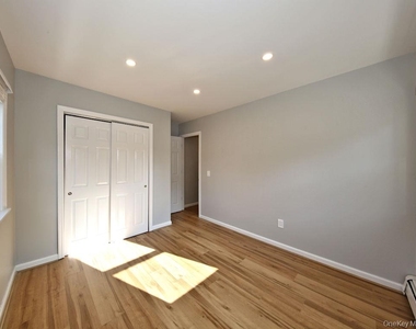 33 Summit Avenue - Photo Thumbnail 8