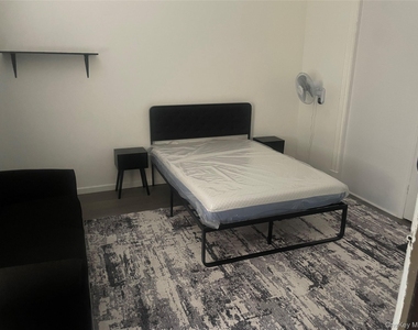 135 Fifth Avenue - Photo Thumbnail 3