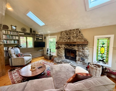718 River Road - Photo Thumbnail 7