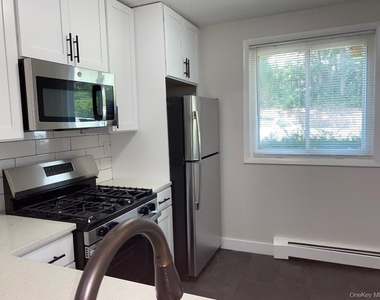 85 N Middletown Road - Photo Thumbnail 3