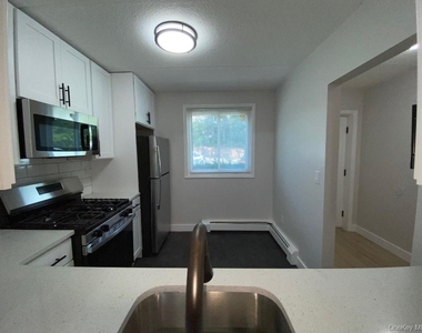 85 N Middletown Road - Photo Thumbnail 2