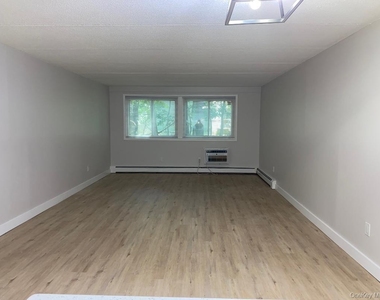 85 N Middletown Road - Photo Thumbnail 5