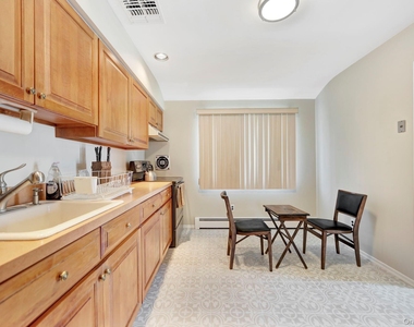 40 Lowell Street - Photo Thumbnail 10