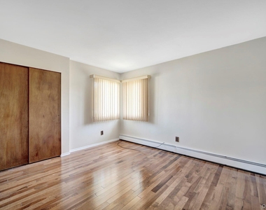40 Lowell Street - Photo Thumbnail 6