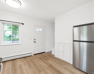 60 Morris Avenue - Photo Thumbnail 5