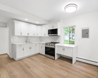 60 Morris Avenue - Photo Thumbnail 6