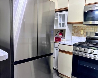 1211 Woodhaven Drive - Photo Thumbnail 5