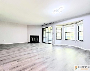 1211 Woodhaven Drive - Photo Thumbnail 2