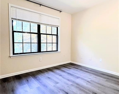 1211 Woodhaven Drive - Photo Thumbnail 11
