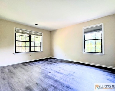 1211 Woodhaven Drive - Photo Thumbnail 7