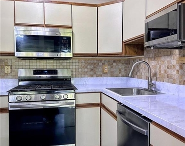 1211 Woodhaven Drive - Photo Thumbnail 4