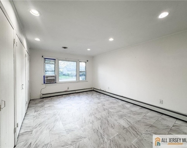 742 Grove Avenue - Photo Thumbnail 19