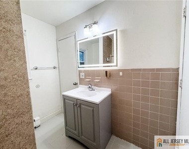 742 Grove Avenue - Photo Thumbnail 24