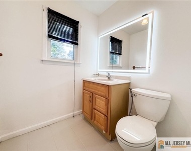 742 Grove Avenue - Photo Thumbnail 15