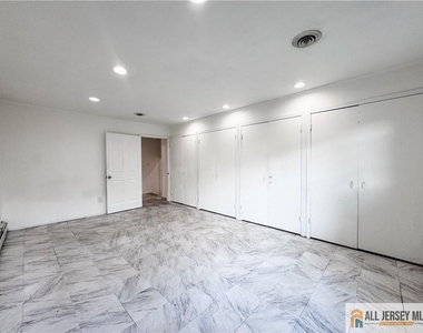 742 Grove Avenue - Photo Thumbnail 21