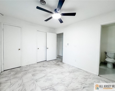 742 Grove Avenue - Photo Thumbnail 23