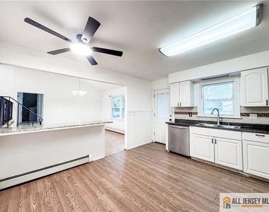 742 Grove Avenue - Photo Thumbnail 5