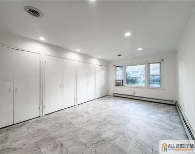 742 Grove Avenue - Photo Thumbnail 20