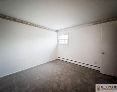 742 Grove Avenue - Photo Thumbnail 32
