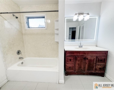 742 Grove Avenue - Photo Thumbnail 35