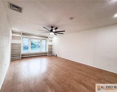 742 Grove Avenue - Photo Thumbnail 16