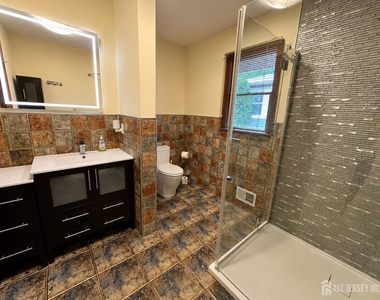 41 Harrison Street - Photo Thumbnail 8