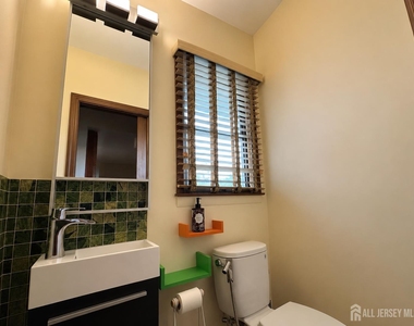 41 Harrison Street - Photo Thumbnail 11