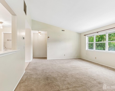4 Chelsea Drive - Photo Thumbnail 3