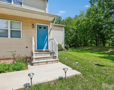 4 Chelsea Drive - Photo Thumbnail 1