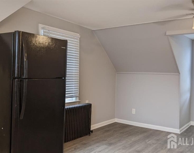 321 Augusta Street - Photo Thumbnail 2