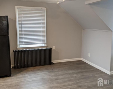 321 Augusta Street - Photo Thumbnail 4