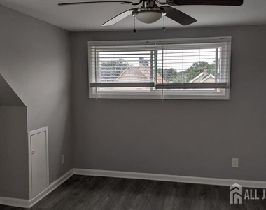 321 Augusta Street - Photo Thumbnail 6