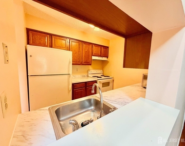 2310 Ravens Crest Drive - Photo Thumbnail 10