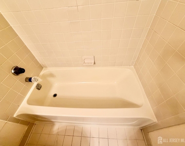 2310 Ravens Crest Drive - Photo Thumbnail 20