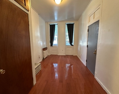223 Van Brunt Street - Photo Thumbnail 6