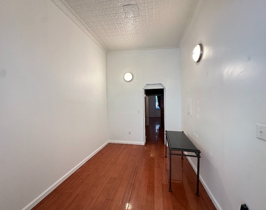 223 Van Brunt Street - Photo Thumbnail 9