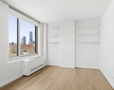 270 W 17th Street - Photo Thumbnail 8