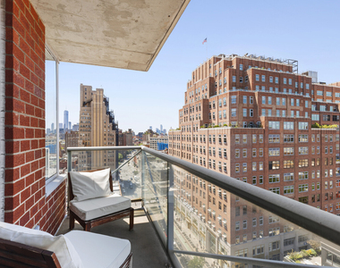 270 W 17th Street - Photo Thumbnail 6