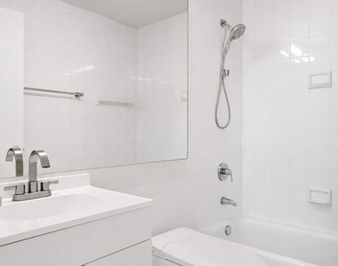 270 W 17th Street - Photo Thumbnail 11