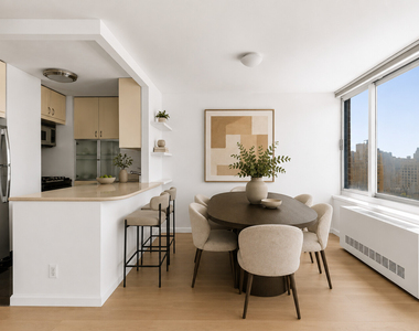 270 W 17th Street - Photo Thumbnail 3