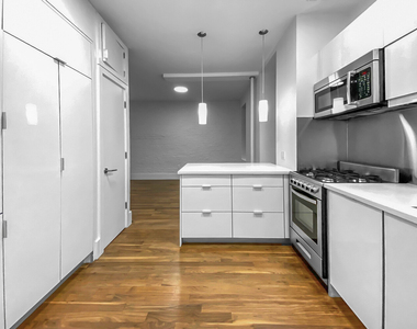 455 Hudson Street - Photo Thumbnail 4