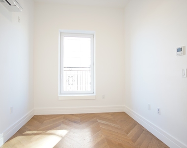 370 Lenox Avenue - Photo Thumbnail 3