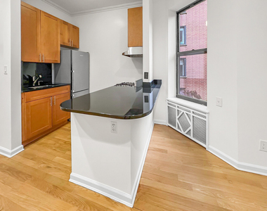 130 E 93rd Street - Photo Thumbnail 2